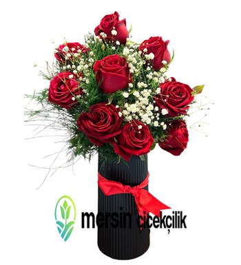 mersin çiçek siparişi, siyah vazoda gül, 9 kırmızı gül, 