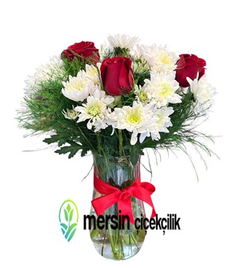 Silindir Vazoda Papatya ve Güller